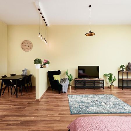 Lumina Loft Tymienieckiego With A View Of The Lake Lodz  Exterior photo